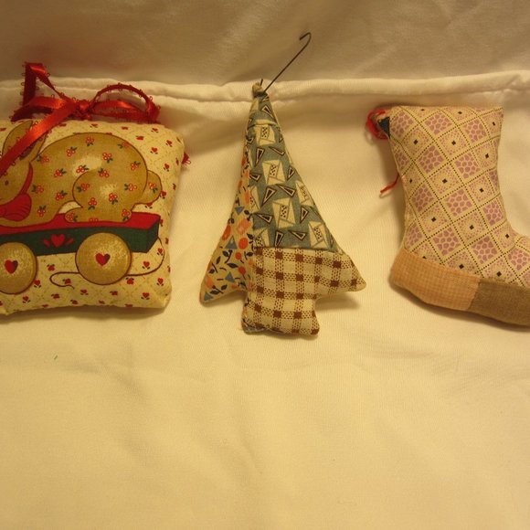 VTG SET OF 3 PILLOW ORNAMENTS, VERY CUTE, DIFFERNT SHAPES, COUNTRY CHIC - Picture 1 of 5